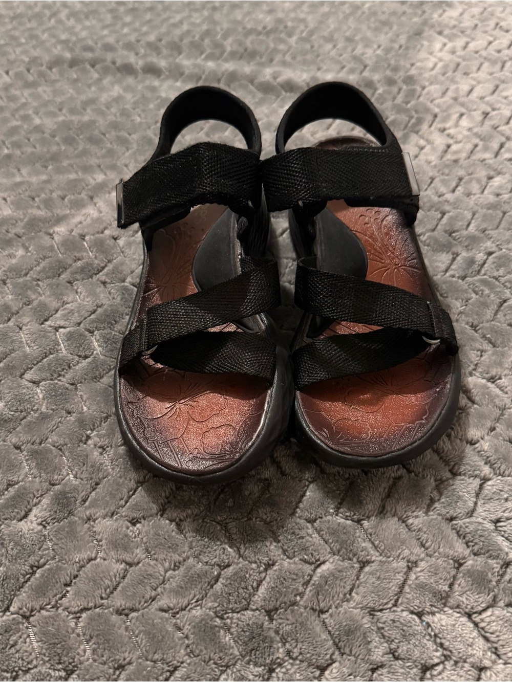 Bzees Adjustable Black Sandals with Brown Footbed
